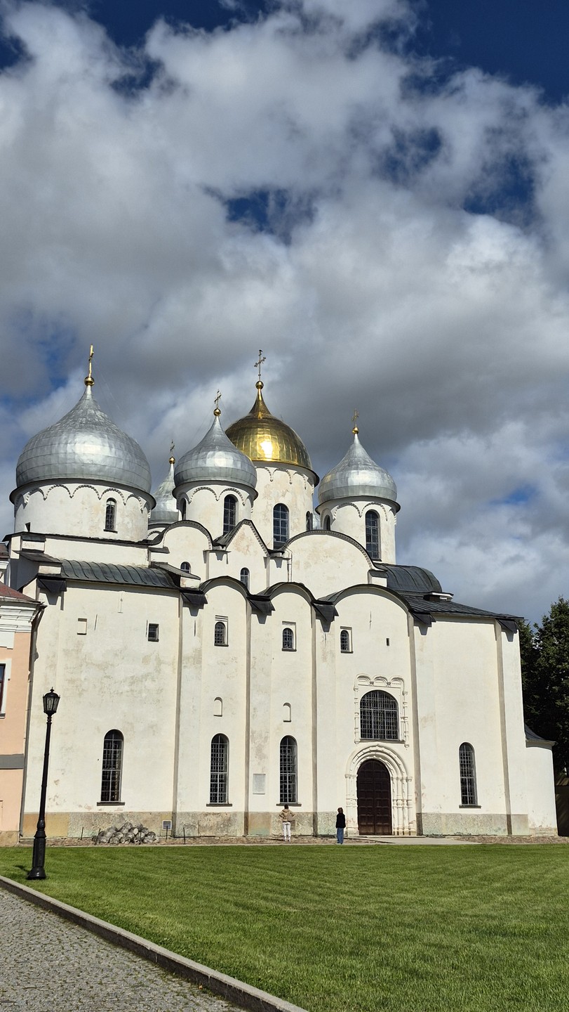 Сходили на экскурсию 16-го августа с гидом Константином. Это первая экскурсия в моей жизни, которая, я