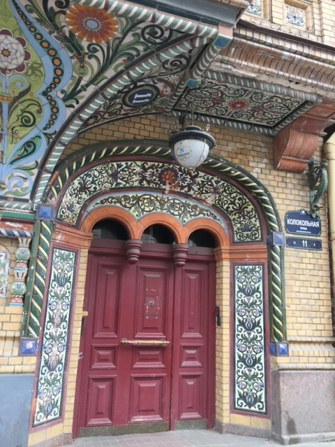 «Дом, в котором я живу»: прогулка по архитектурным стилям Петербурга (Инна)