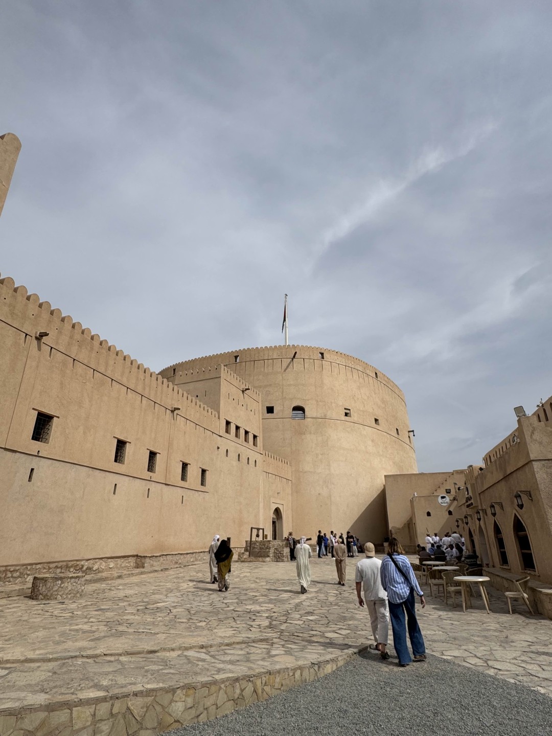 Из Маската - в древнюю крепость Низва и к величественным горам (Захарова)