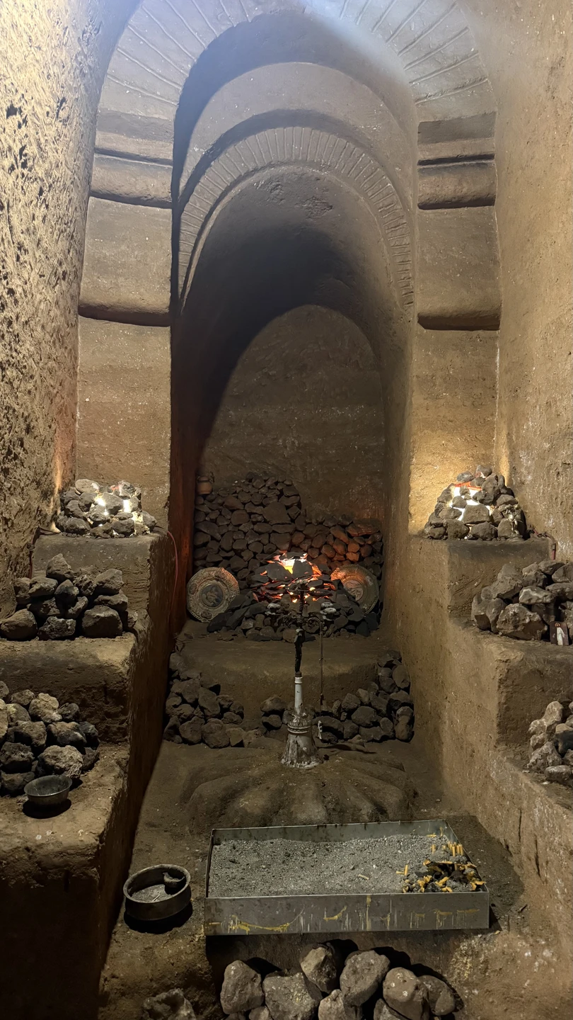 Экскурсия проходила в ноябре 2025 года. Погода стояла солнечная. Гид Сона нам очень понравилась, интересно рассказывала