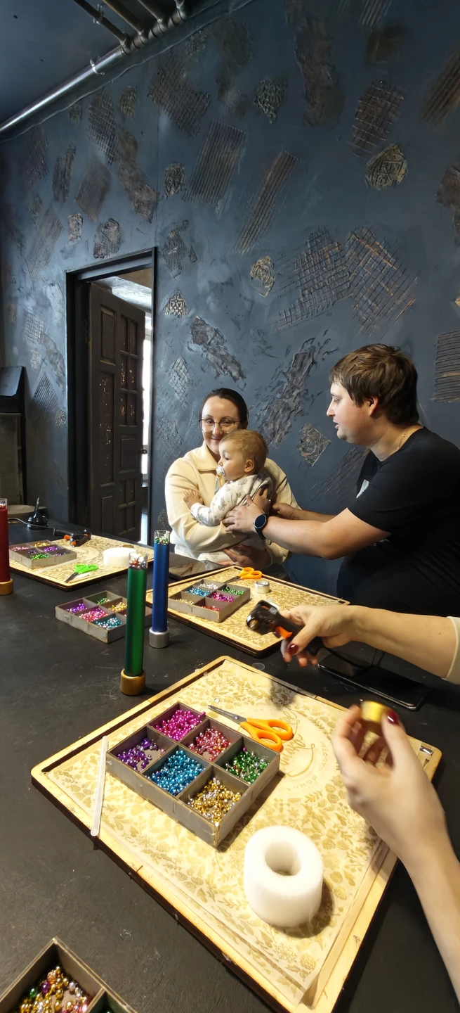 Как в детстве побывали! Узнали много нового, интересного. Попробовали смастерить сами калейдоскоп и у нас получилось!