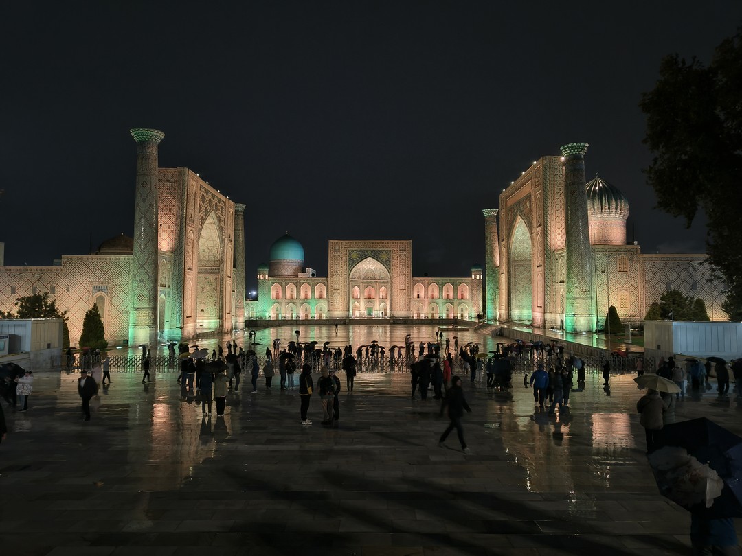 Отличная экскурсия. Гид Артем очень интересный рассказчик, отлично знает историю, мы в полном восторге.