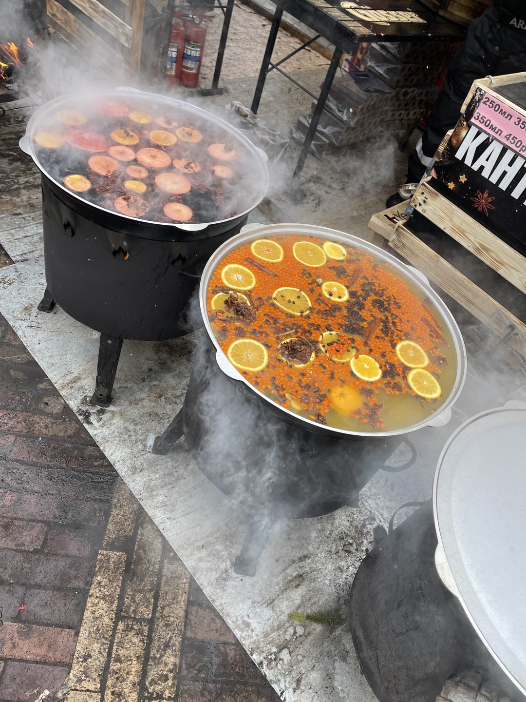 Не смотря на холод, все было душевно и интересно), подаренные кусочки солнца Андреем (нашим гидом) из