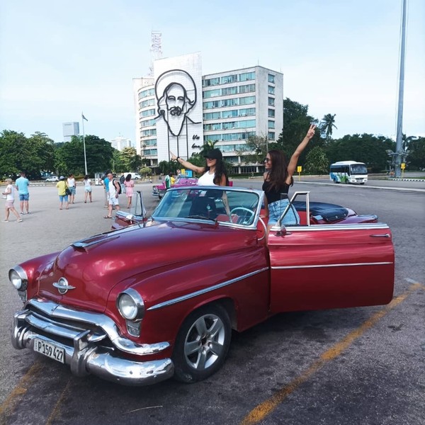 По Гаване на кабриолете и пешком