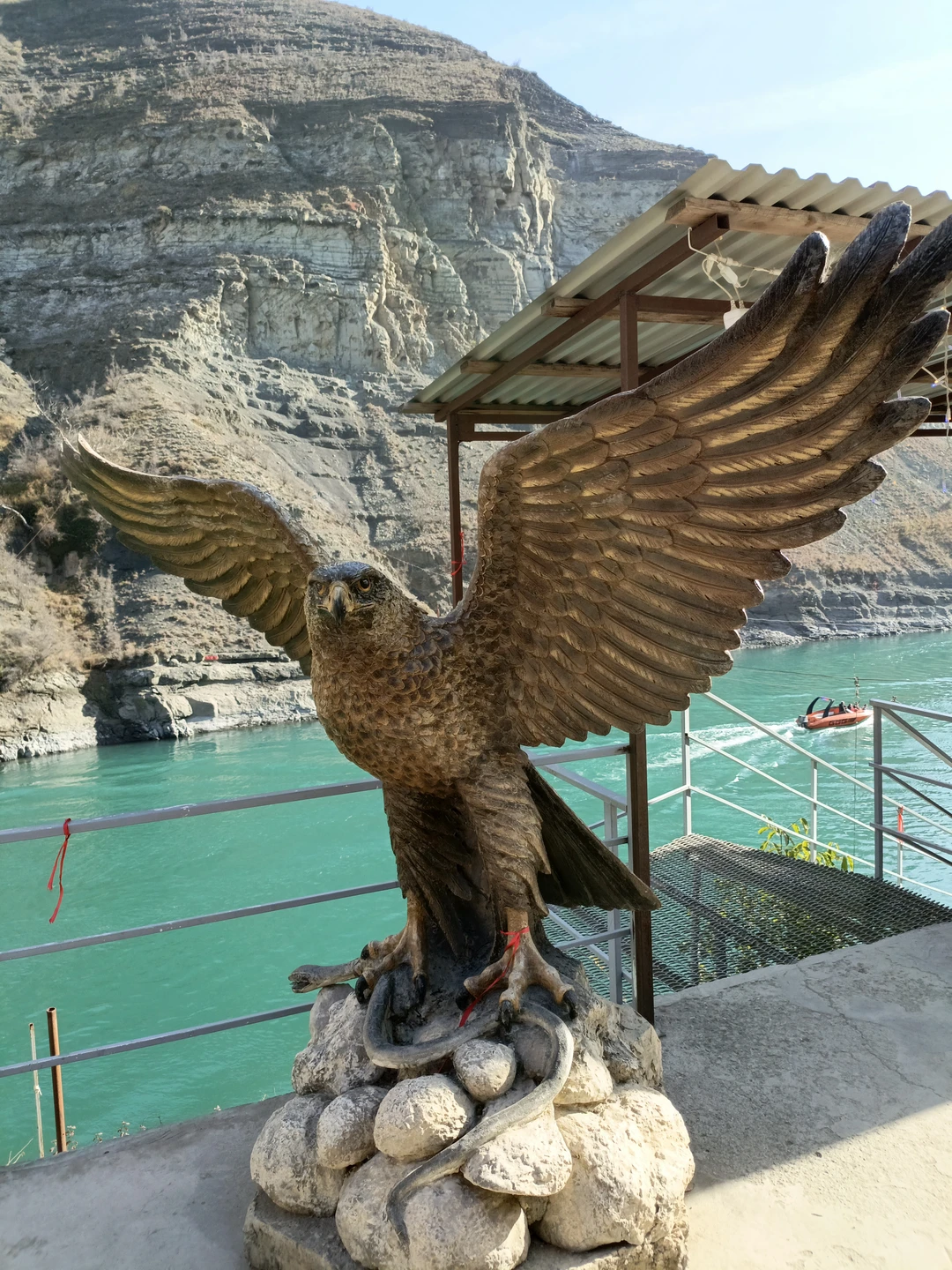 Отличная поездка! Виды невероятные! Очень повезло с погодой, было тепло и солнечно! Водитель-гид Марат замечательный человек