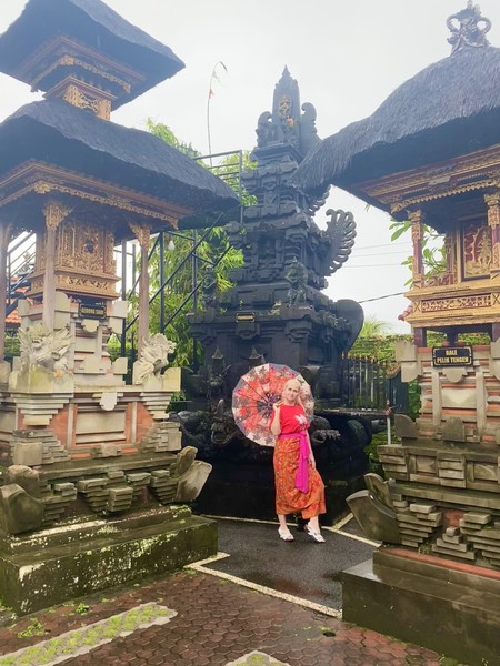 Заказали экскурсию еще с России, успешно прошла предоплата через карту, прибыли на лайнере, Синду встретил нас