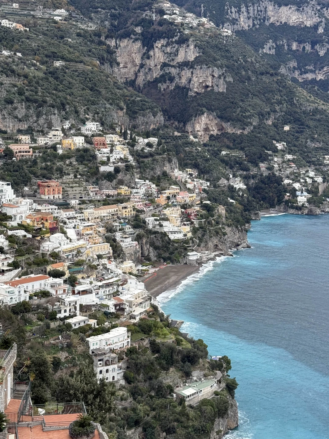 Павел прекрасный экскурсовод с великолепными знаниями истории. Наша поездка оставила неизгладимые, восторженные эмоции. Он показал нам