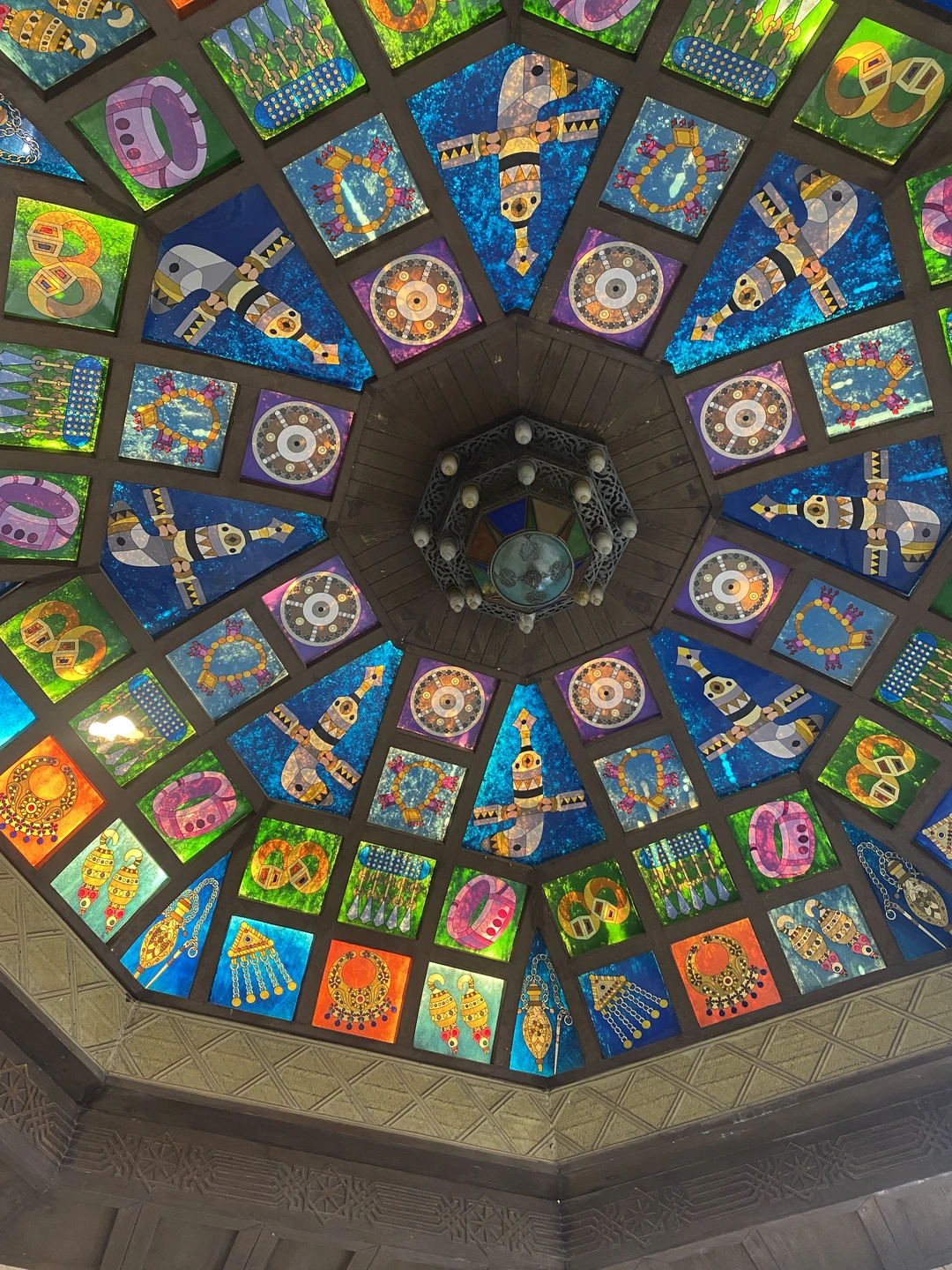 Очень насыщенная экскурсия, получили много информации, проехались по основным достопримечательностям. Ольга -очаровательная, очень понятно и спокойно