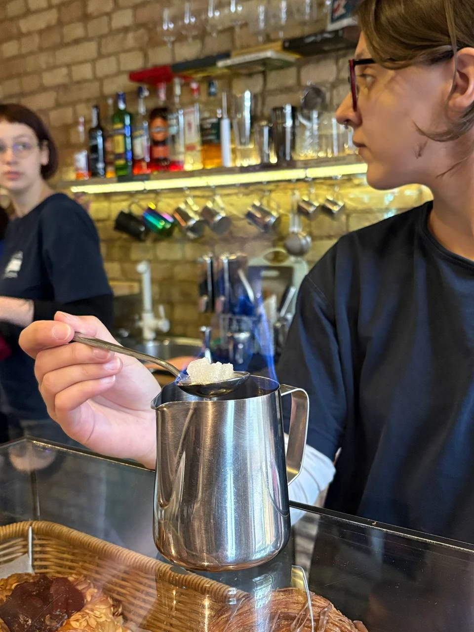 Изначально не собирались проводить время в формате экскурсии, но глядя на моросящий дождик за окном решили