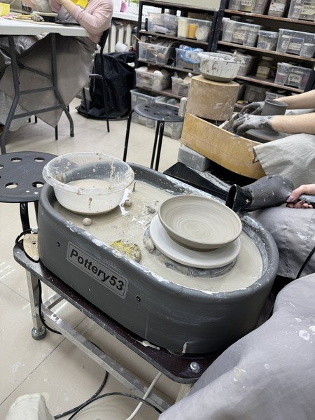 это был мой первый опытом! Гончарное дело — это не просто ремесло, а настоящая медитация. Это