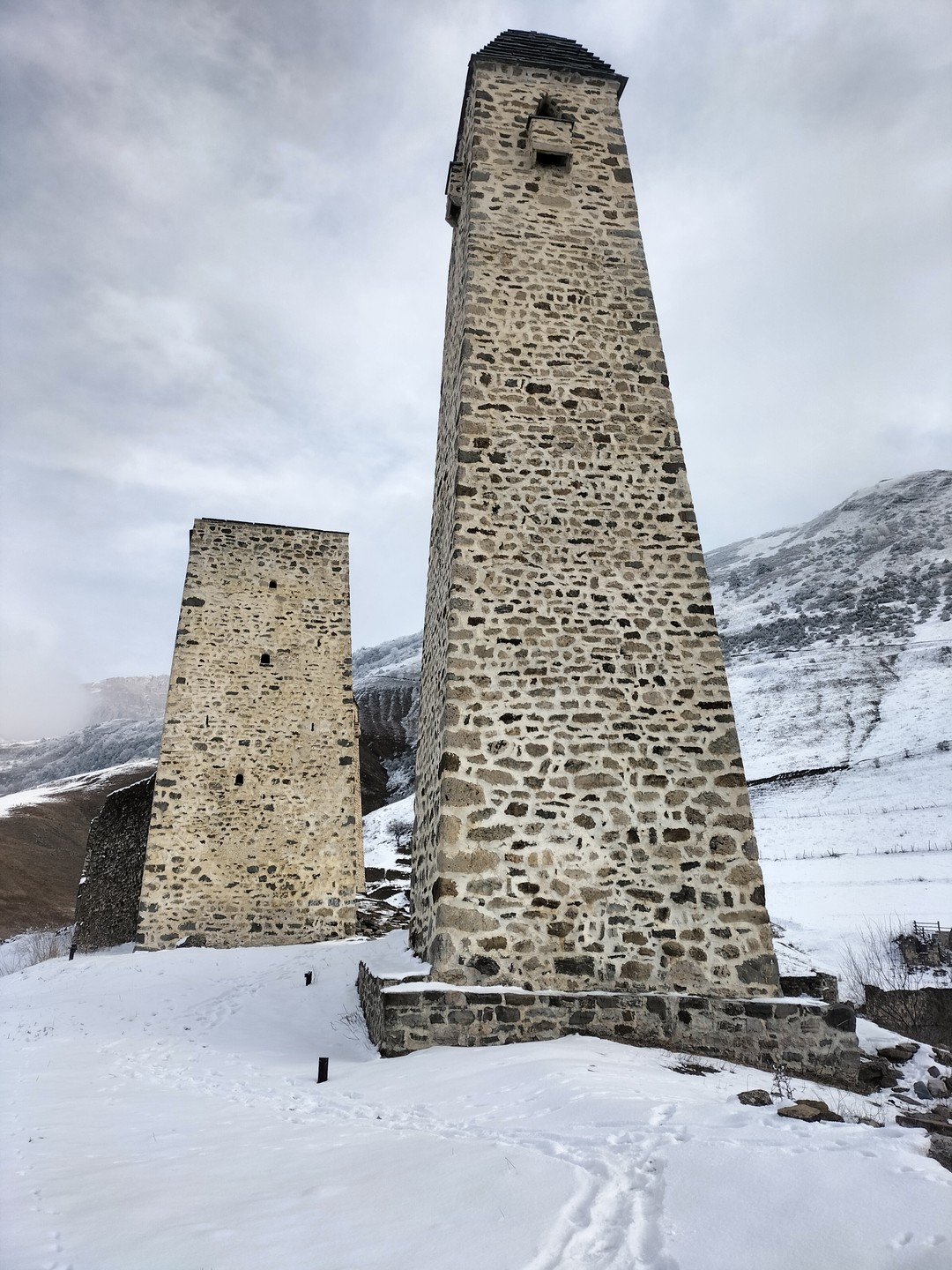 Добрый день. Сегодня были на экскурсии, красоту гор не сравнить ни с чем, незабываемое впечатление! Кто
