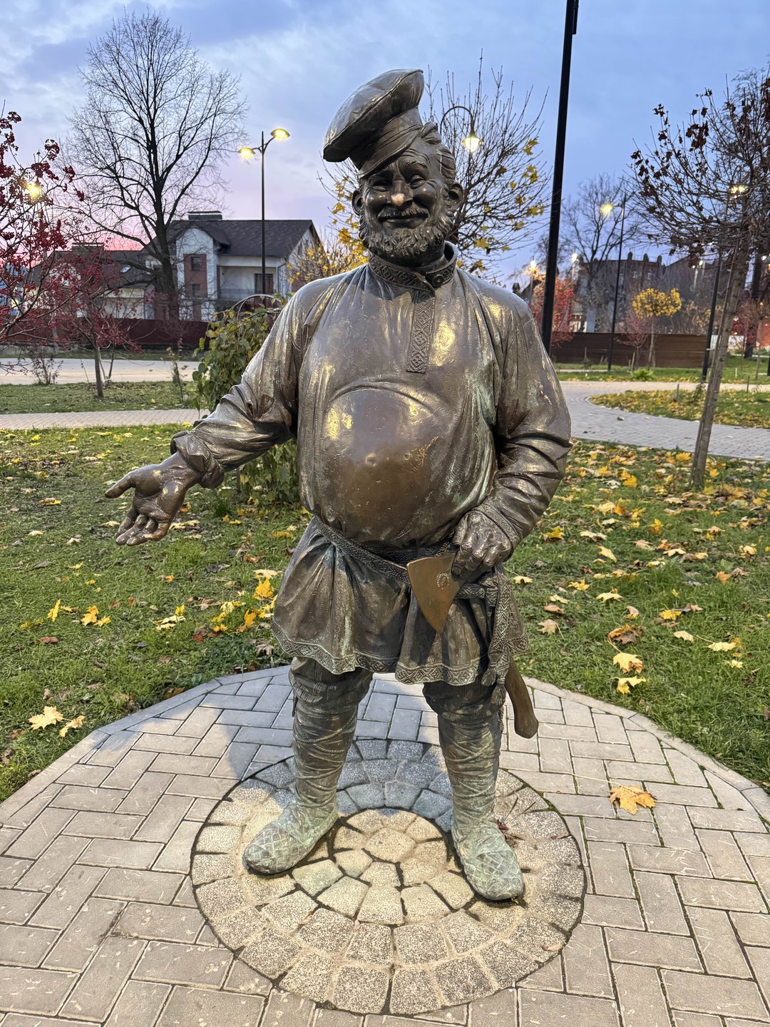 Прекрасная экскурсия по центру Рязани, даже не смотря на дождь в конце. Алексей настолько увлечённо рассказывает