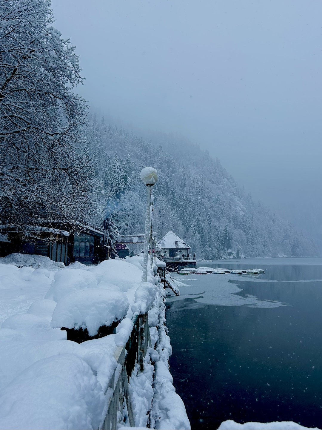 Это просто вау! Ездили в начале января) было холодновато и дождь! но это никак не испортило