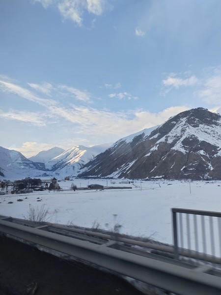 Это был по истине самый запоминающийся и красочный день в Тбилиси. Начиная от, не побаюсь этого