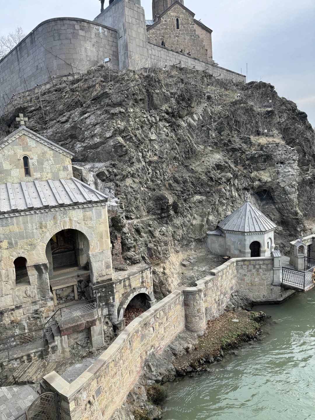 Добрый день! Хотела бы оставить отзыв о поездке в Тбилиси) Все прошло просто отлично! Гид Меружан