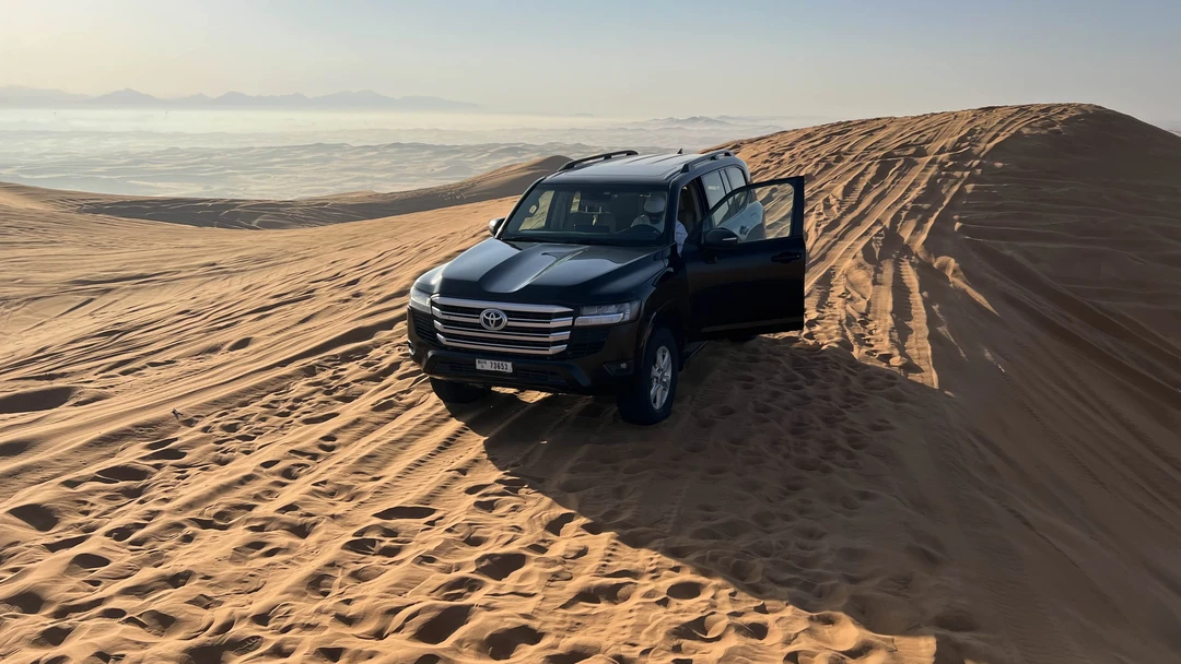 Отличное начала дня. Выехали в 6:30 утра и успели вернуться на завтрак в отель. Песок в