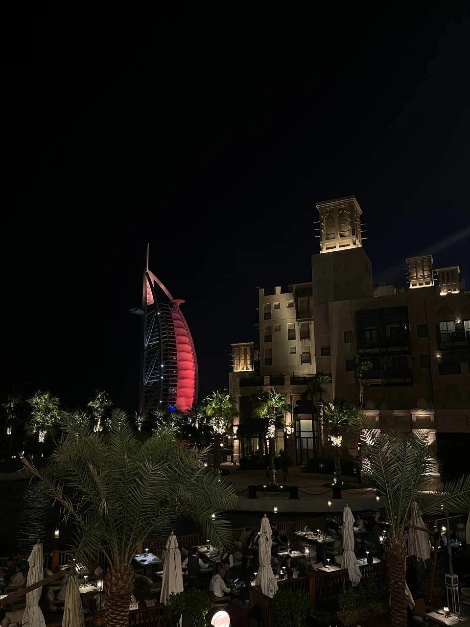 На каждую локацию немного времени, но это обзорная экскурсия, она дает представление куда можно добраться следующим раз своим ходом