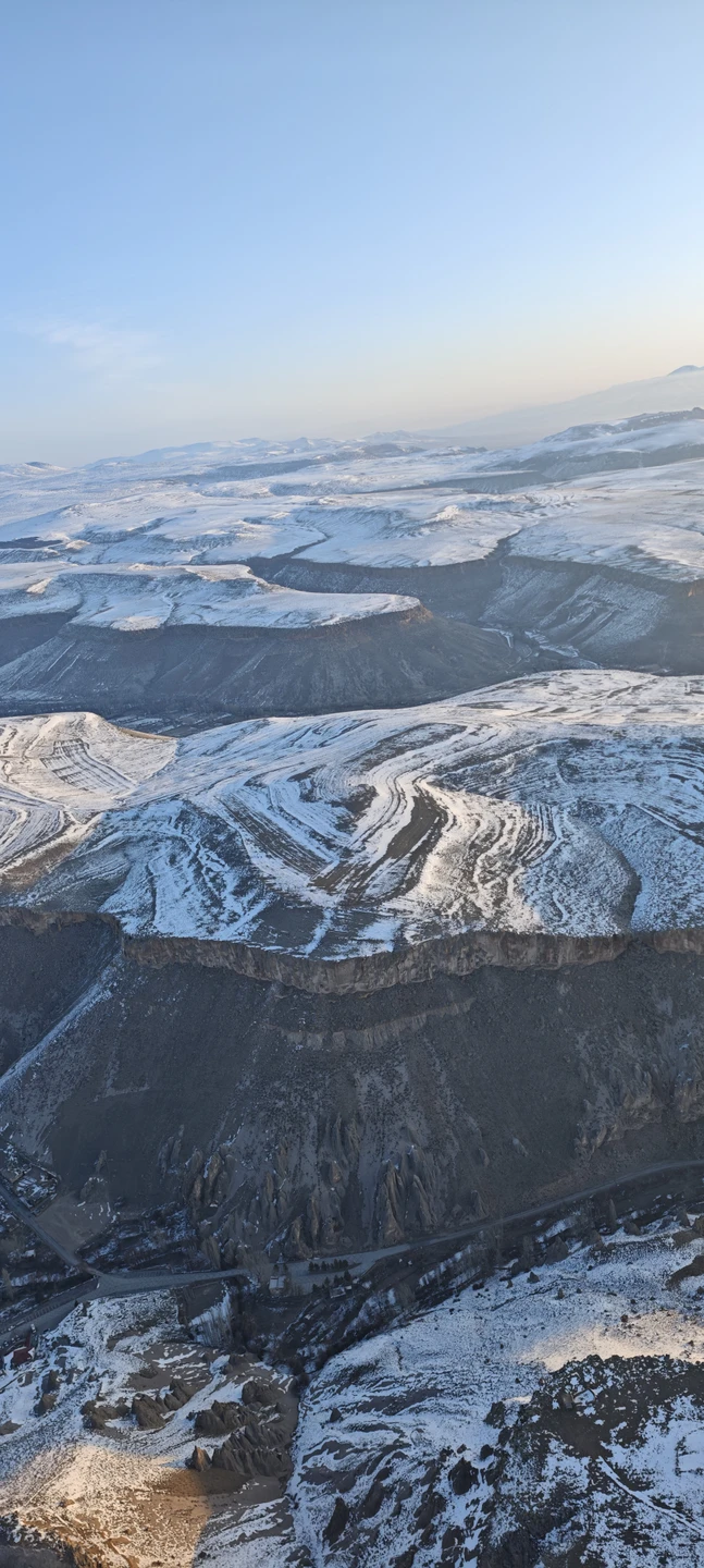 Спасибо организаторам. Забрали из отеля, привезли к точке старта. Покормили завтраком, правда в кафе было холодно, т. к. на улице было - 7
