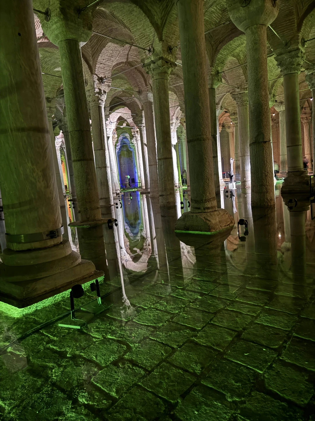 Сегодня мы посетили главные достопримечательности Стамбула, такие как Айя-София, услышали невероятную историю этого собора, побывали в