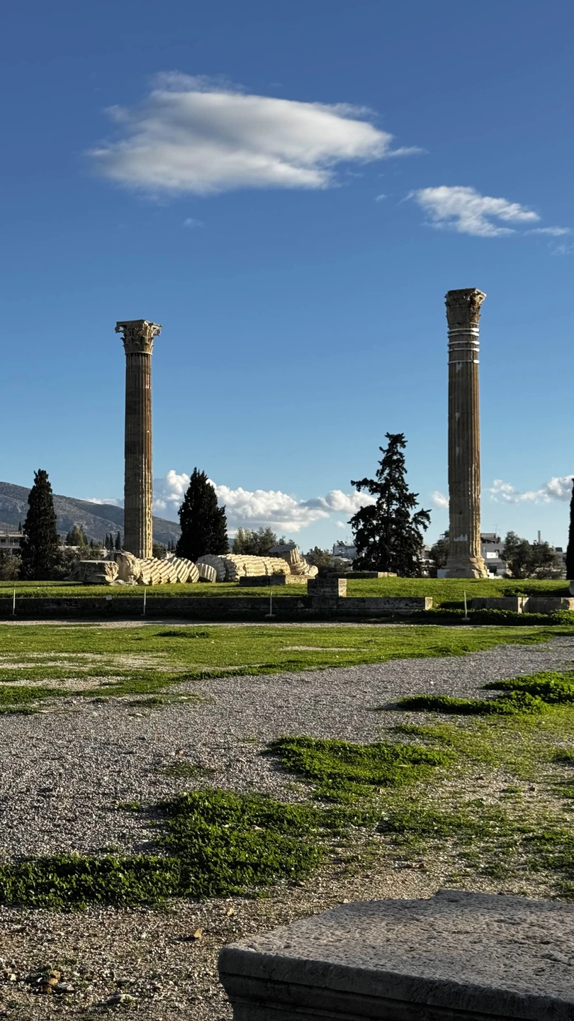 Все было прекрасно. Провели по всем местам в Афинах. После этого уже точечно осталось только -