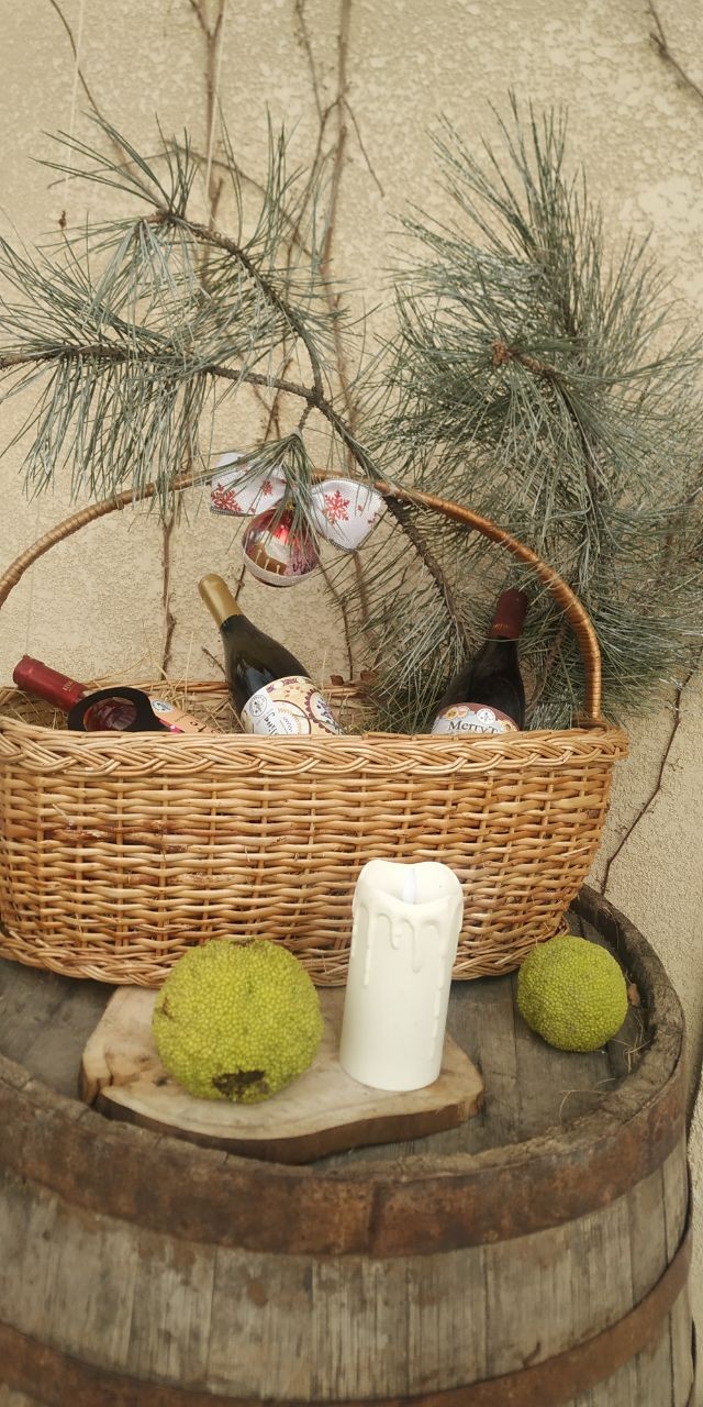 Очень довольна, посещением загородной Винодельни в окрестностях Ташкента. Атмосферное место, много новогодних декораций, всё сделанно с