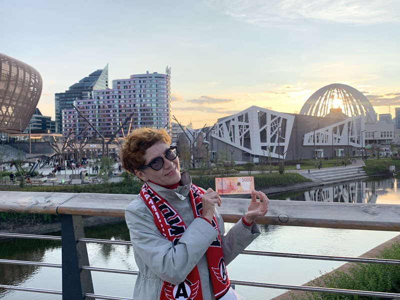 С банкнотой по Екатеринбургу