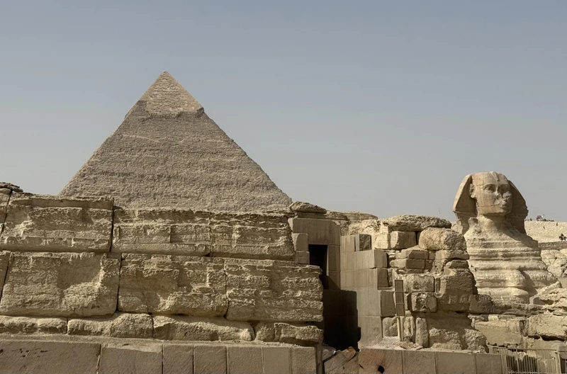 Отличный экскурсовод, за нами приехал водитель в 2.10, в 8.00 мы уже входили в музей. По