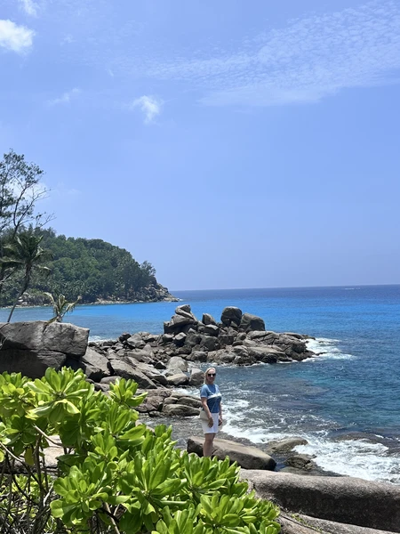 Спасибо Захару за прекрасный день, который мы провели на экскурсии по Маэ. Все четко, ясно, содержательно.