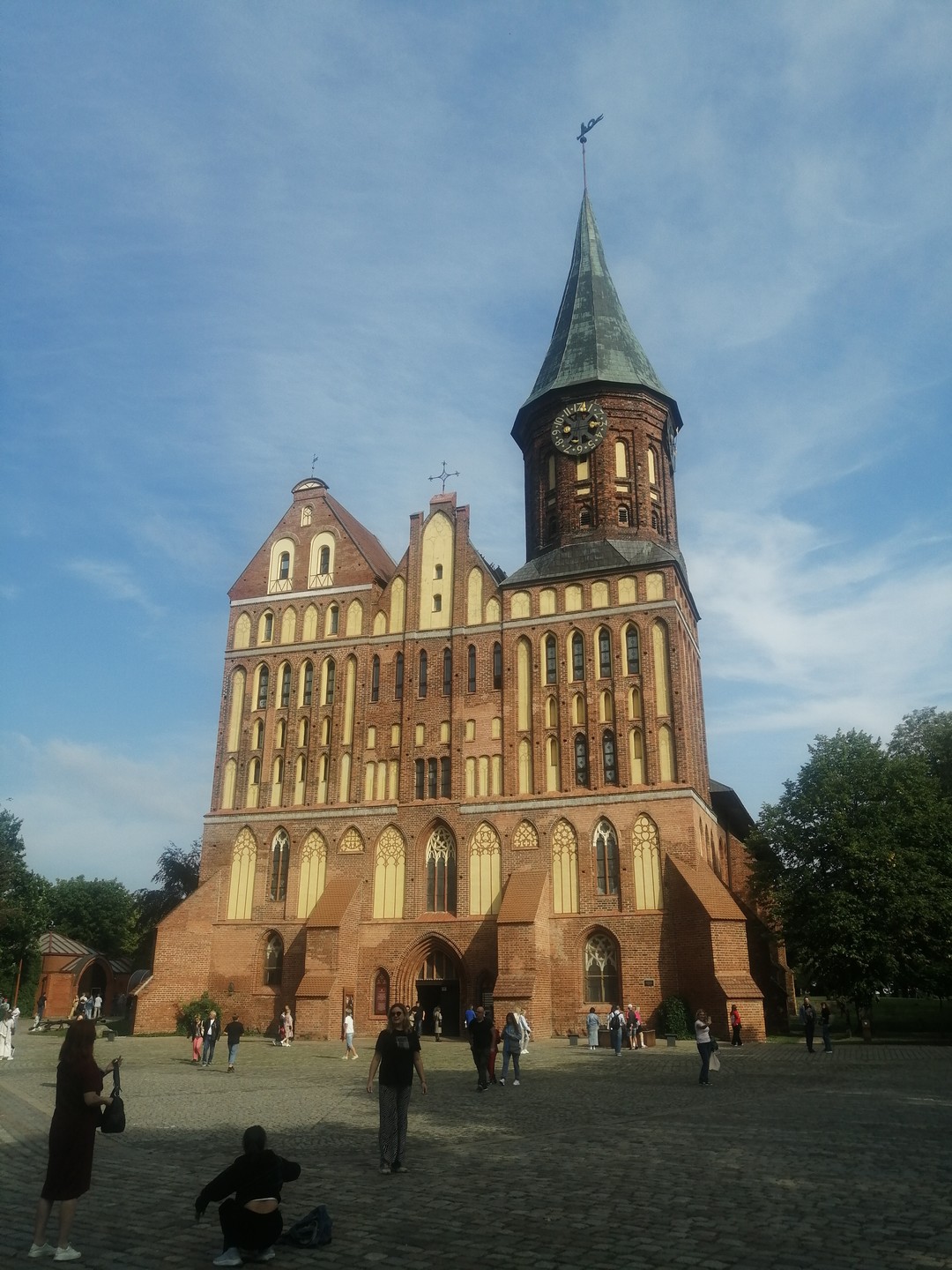 Калинград очень интересное место, очень советую всем, это и история, и природа, и гастрономическое место.