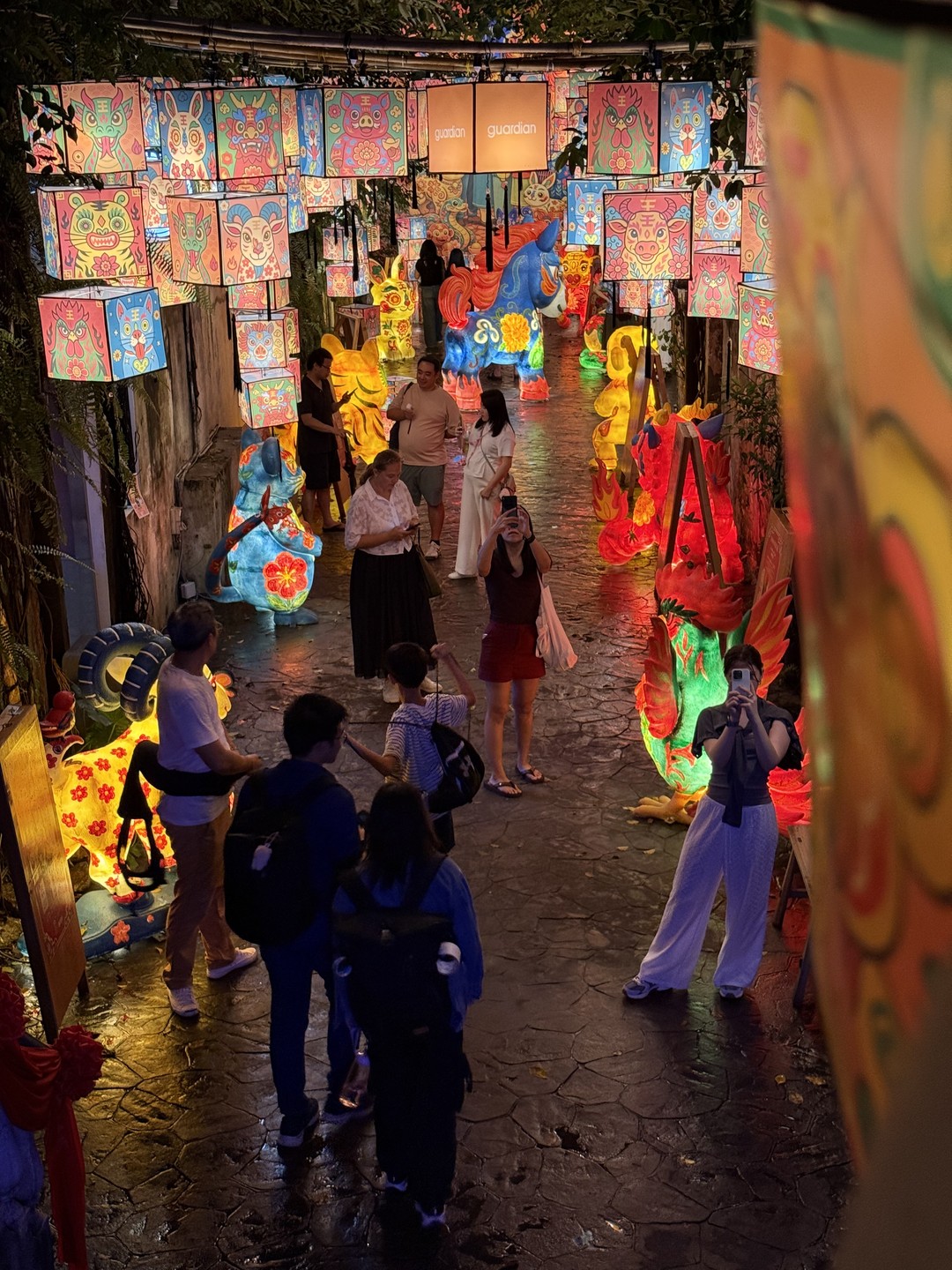 Прекрасна экскурсия! Очень приятный гид Юлия, которая погрузила нас в мир этого мегаполиса изнутри, рассказала много