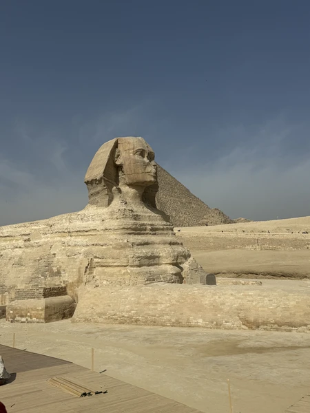 Имад, отличный гид. изначально при бронировании договорились заменить музей на прогулку по Каиру. получился незабываемый день,