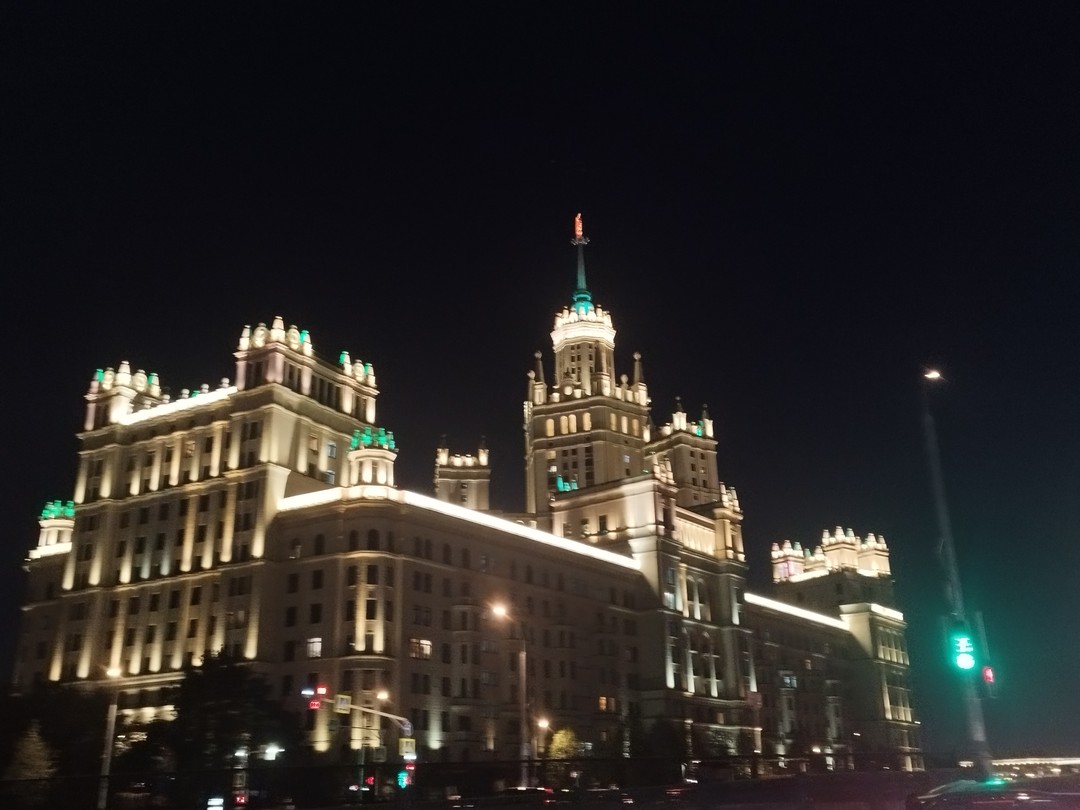 Живу на северо-востоке Москвы, знаю районы вокруг ВДНХ вдоль и поперек и очень люблю эти места.