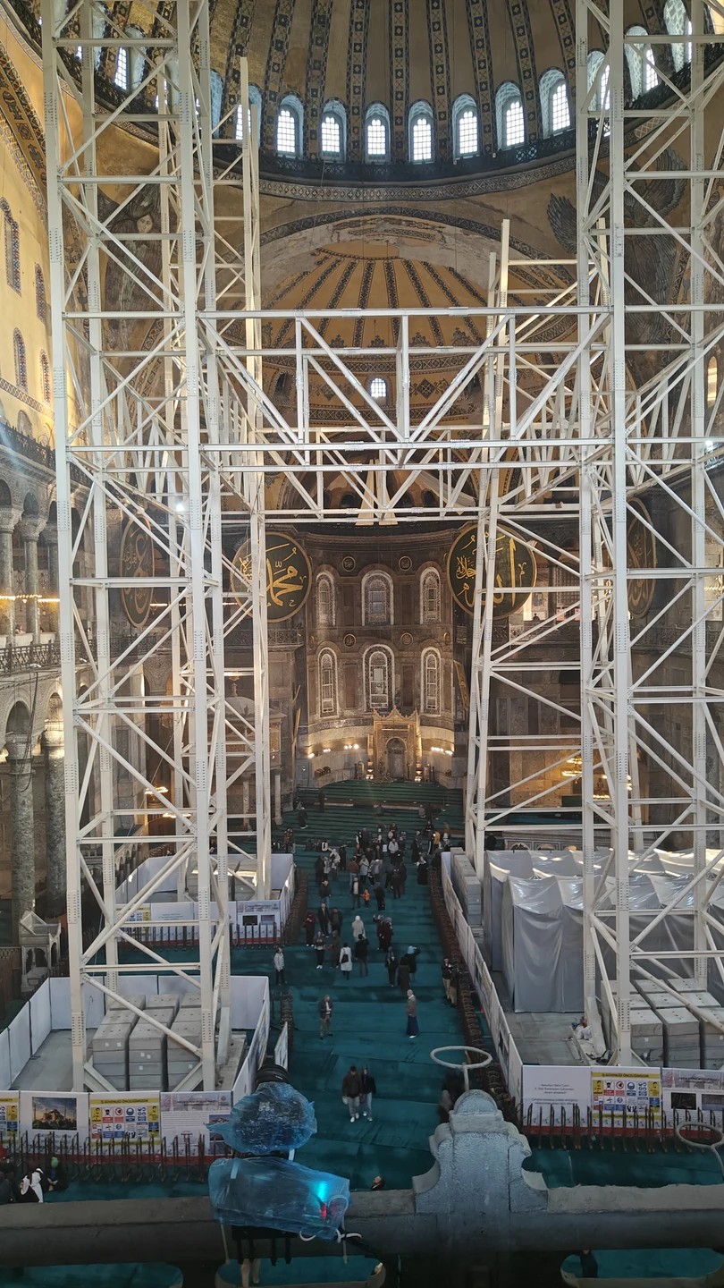 Отличная экскурсия по основным достопримечательностям на центральной площади Стамбула. Жалко конечно что Айа София частично в