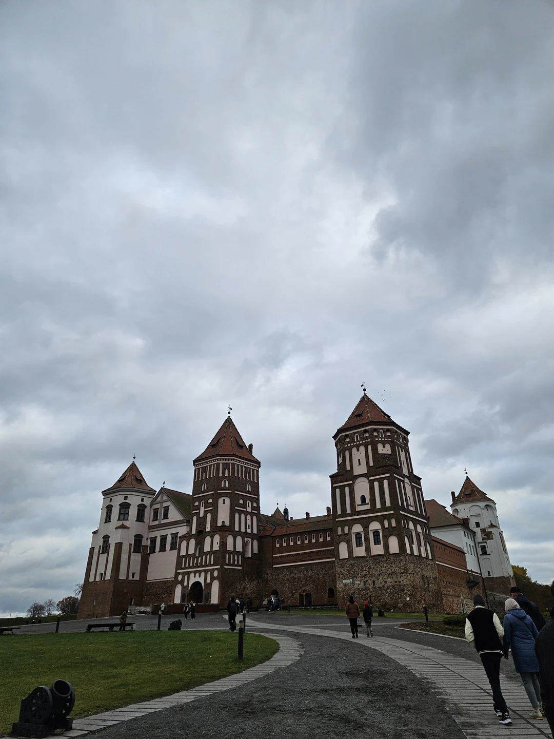 Трансфер из Минска к Мирскому и Несвижскому замкам и обратно (Светлана)