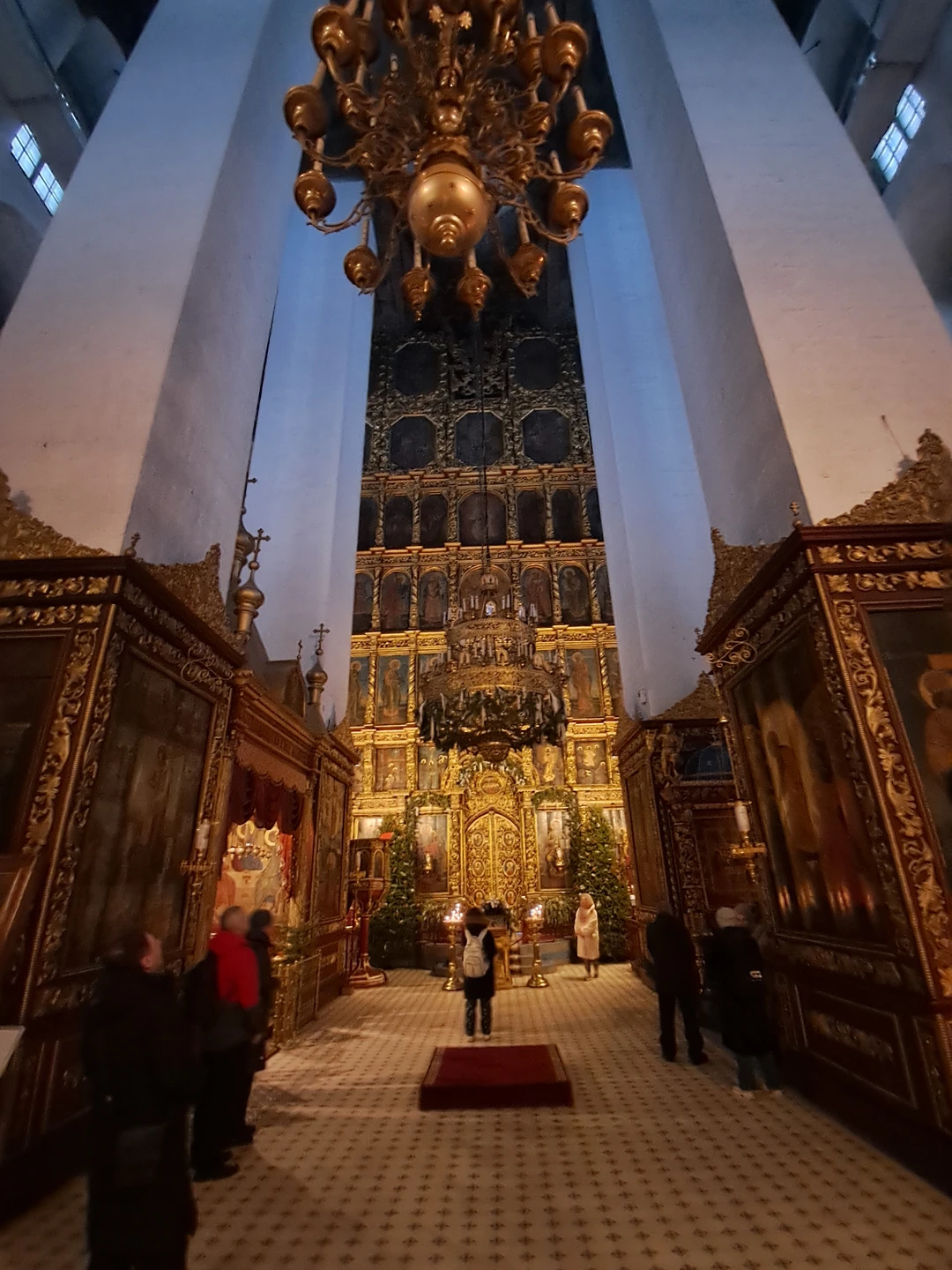 Великолепно! Это больше, чем экскурсия! Это одновременно и подробная запоминающаяся лекция, и беседа, и просто приятнейшее