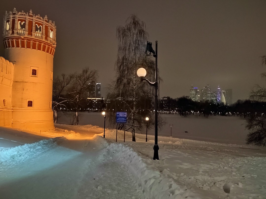 Экскурсия проходит на одном дыхании. Начало вовремя, рассказ хорошо структурирован и соответствует маршруту. Узнала много новых