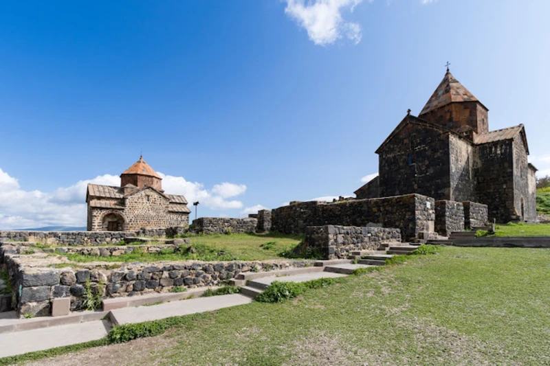 Зелёный Дилижан, голубой Севан и русский след в Фиолетово