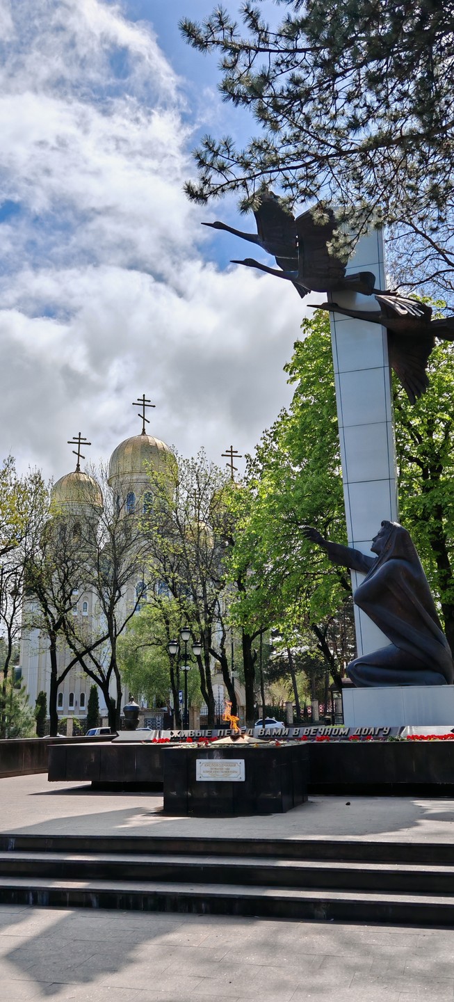 Достойная экскурсия! Гид много знает, интересно рассказывает, на любые вопросы отвечает. Рассказ и маршрут построены логично