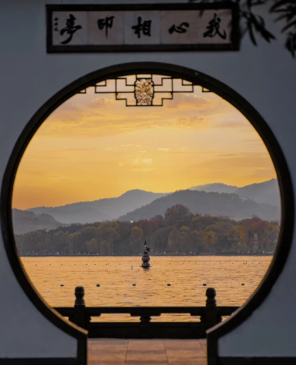 Изысканный Ханчжоу: озеро Сиху, шёлковая культура и художественный мастер-класс