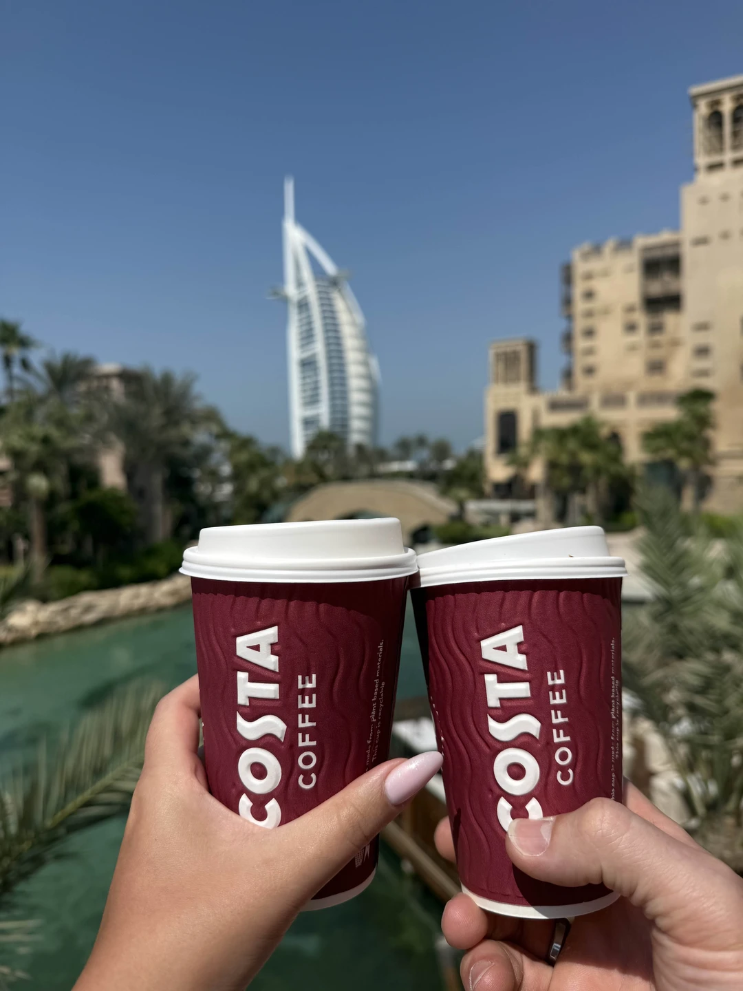 Заказывали машину с водителем в аренду для поездки из Абу-Даби в Дубай с мужем и ребенком, катались на 14 часов