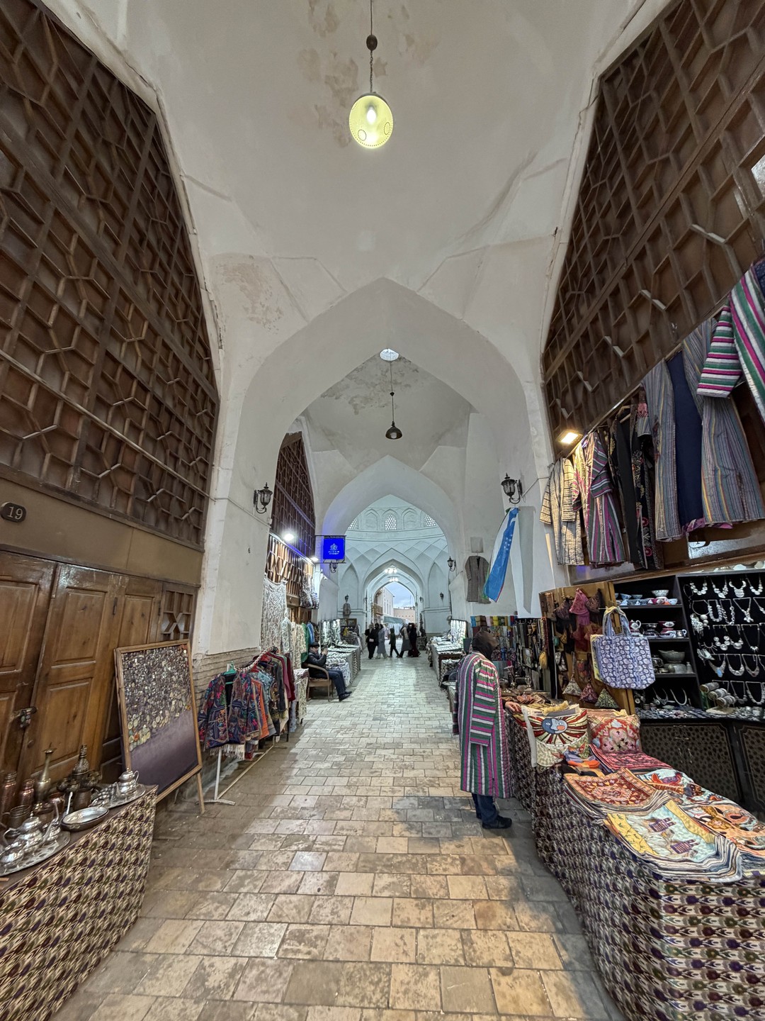 Замечательная насыщенная экскурсия с самым молодых гидом Бухары, как Ислом сам себя называет. Мы были на