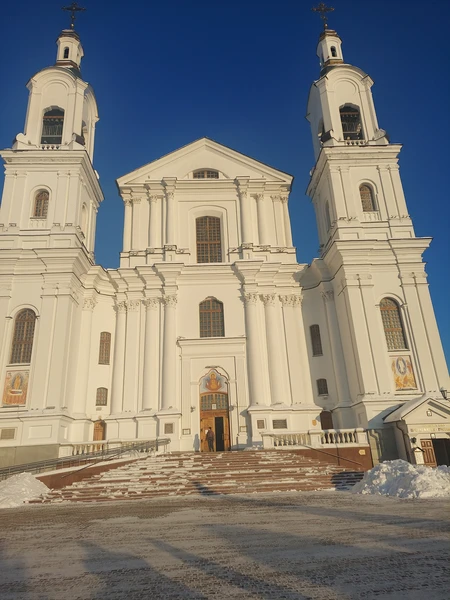Я заболела, пишу под диктовку мужа, которому удалось побывать на экскурсии с Аллой: