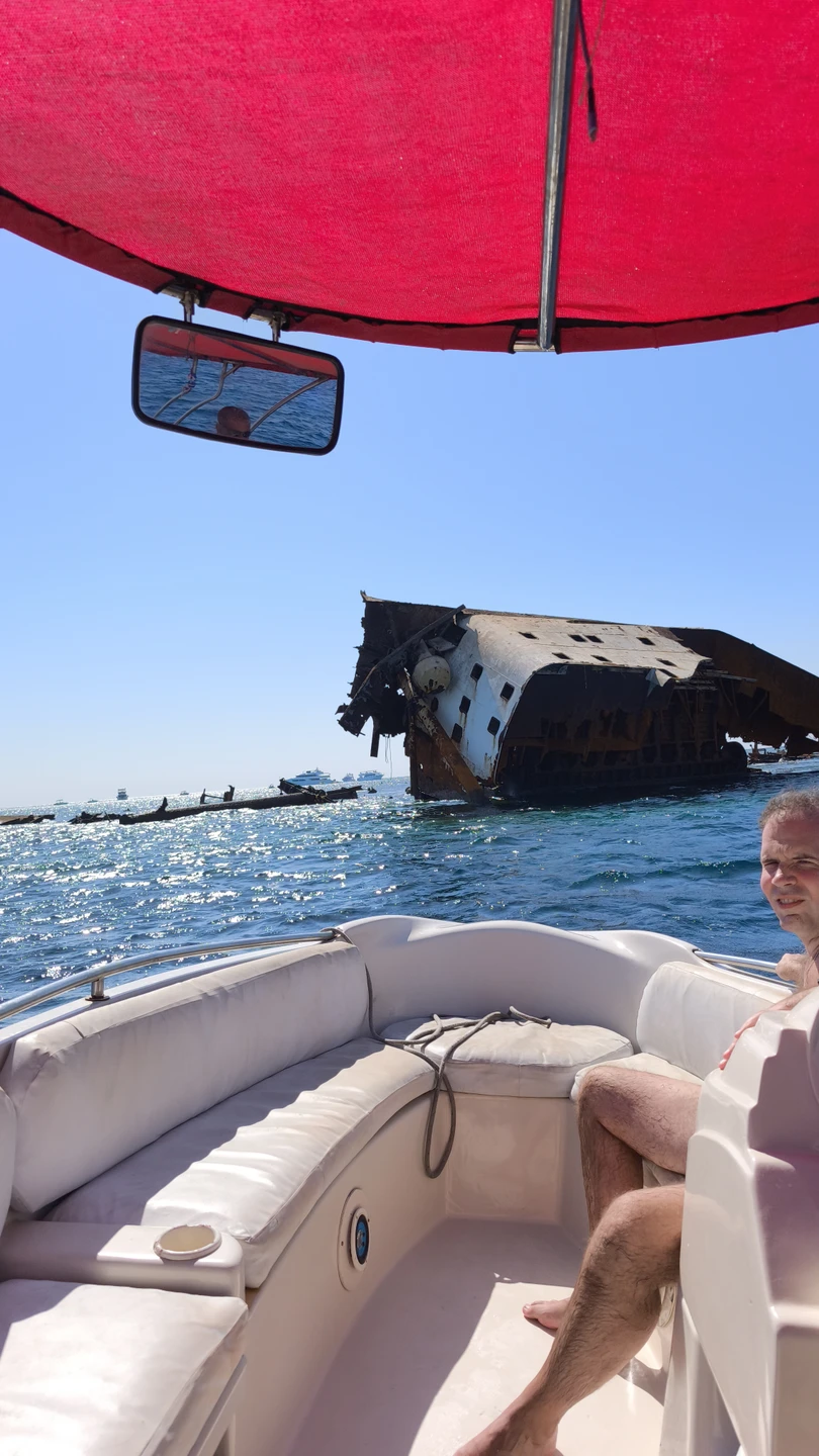 Катались 2 часа на катере с ребенком. Машина подъехала к нашему отелю вовремя с невероятно вежливым