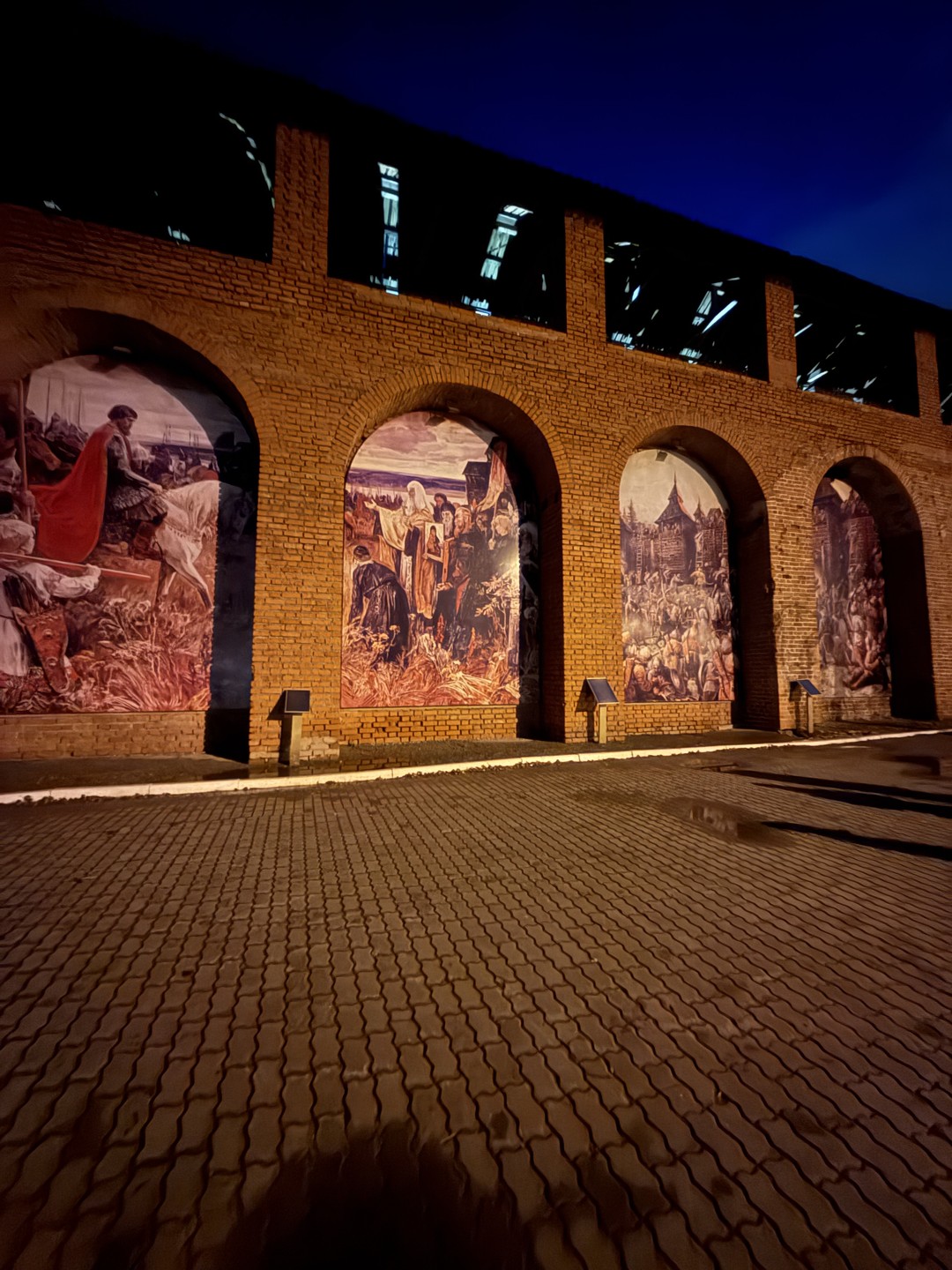 Выражаем огромную благодарность Марии за экскурсию! Познавательно, профессионально! Всем рекомендую! Лучше один раз увидеть и услышать лично!