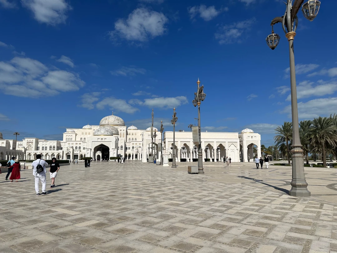 Благодарим Умара за организацию и Хасана за проведение интересной, насыщенной экскурсии. Хасан гибко выстроил маршрут под