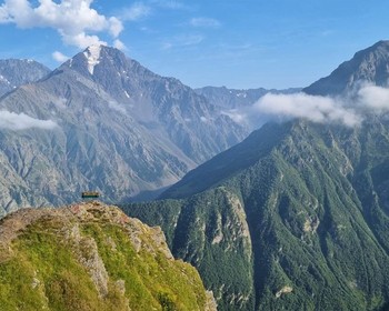 Куртатинское ущелье, пикник и купание в термальных источниках