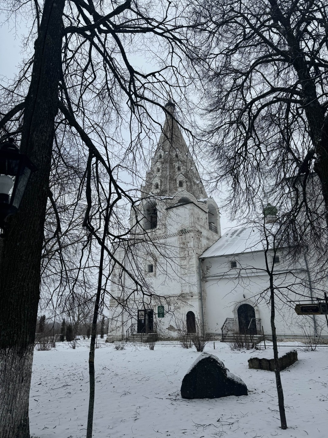 Очень понравилась экскурсия по зимнему Переславлю. Владимир доступным языком рассказал про город и озеро. В городе