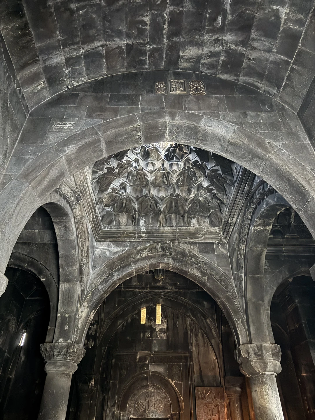 Потрясающий гид Егор и водитель Ашот, говорил на Английском и русском, причем русских было всего 4