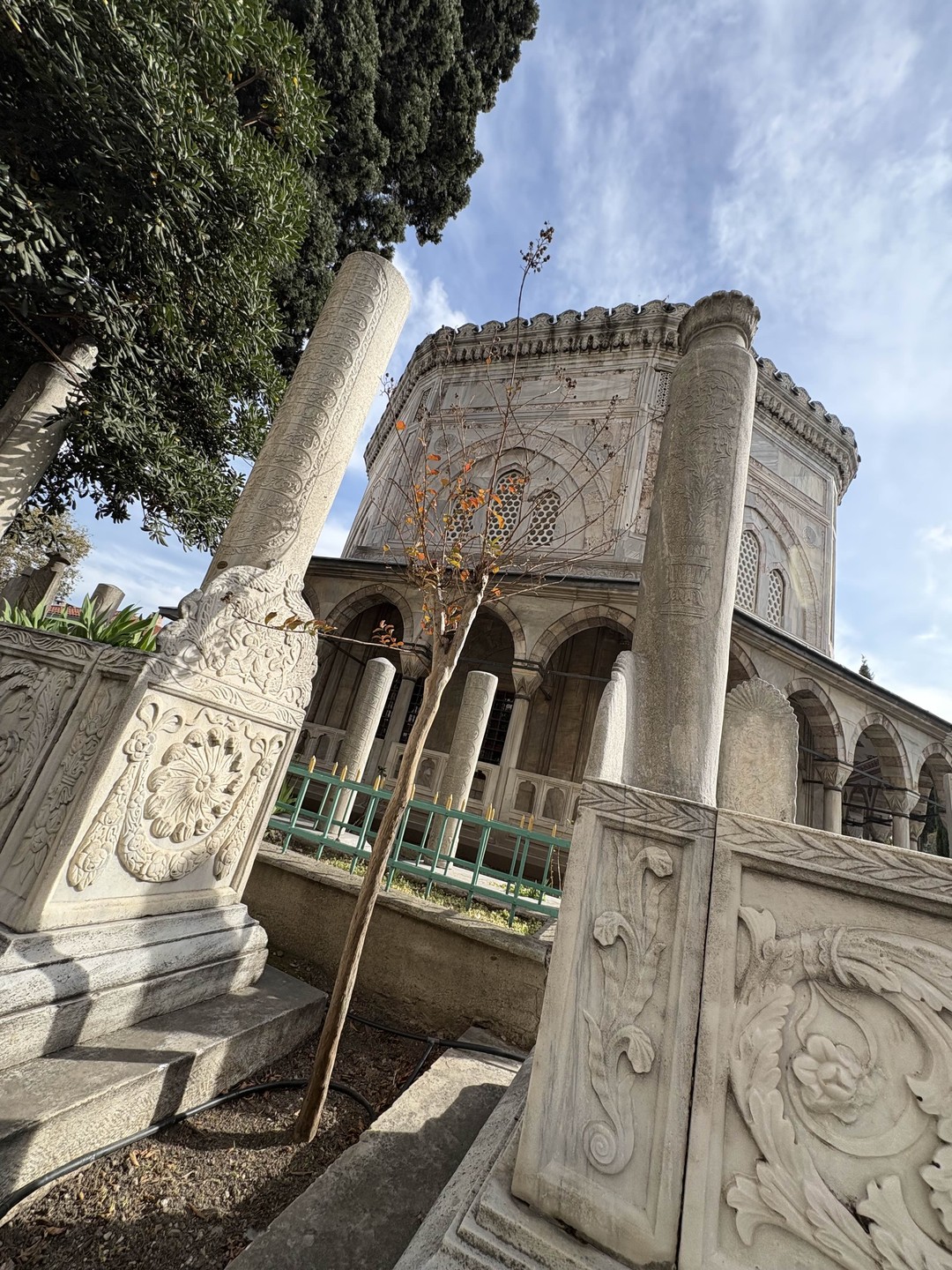 Отличный выбор для того, кто не ставит целью получить за 6,5 часов максимум академических знаний и