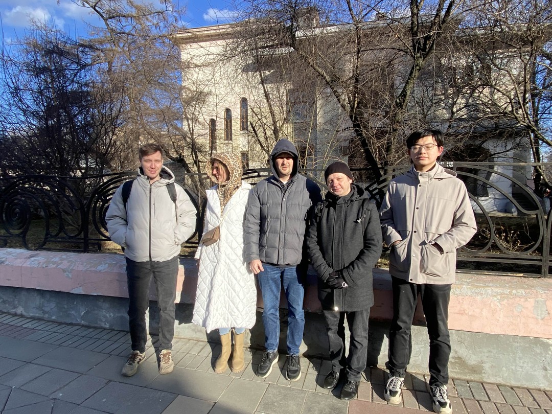 Великолепные знания в области архитектуры и градостроительства, креативный подход к проведению экскурсий. Рекомендую